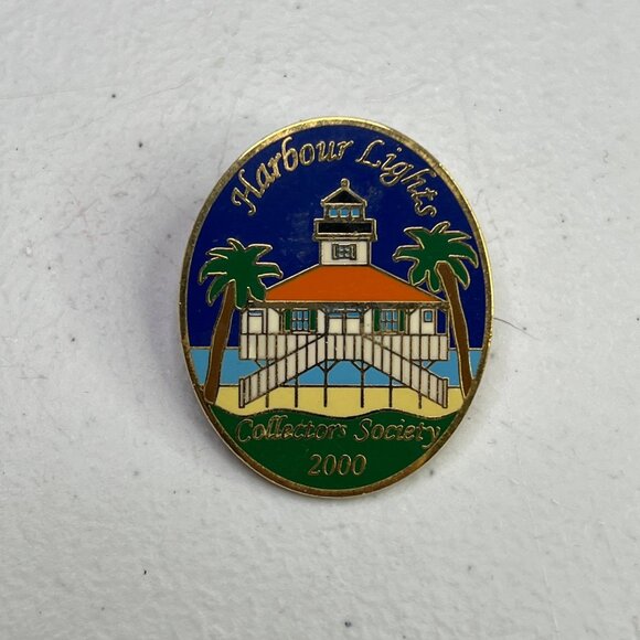 Harbour Lights Collectors Society Pin 2000 Gold-Tone Vintage Oval Design - Picture 4 of 4